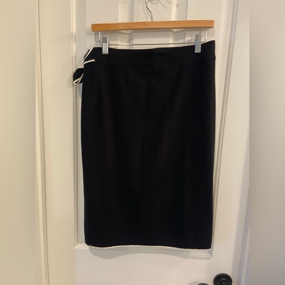 Ann Taylor factory pencil skirt - Picture 4 of 4